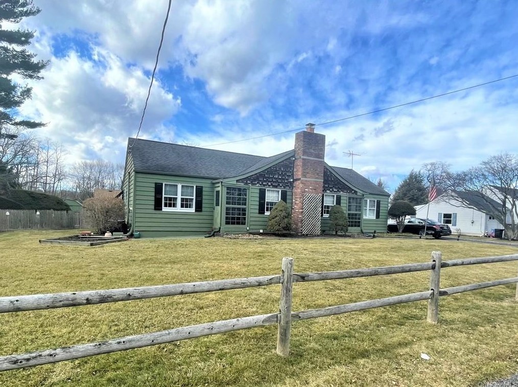 19 Crestwood Dr, New City NY  10956-5105 exterior