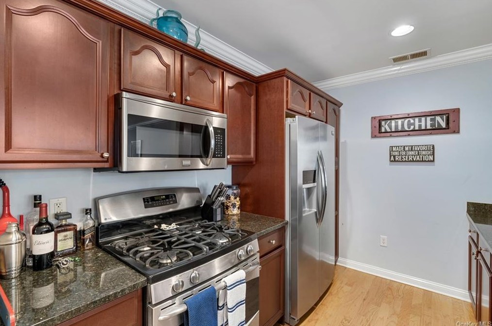 3205 Leeward Dr, Haverstraw NY  10927-2128 exterior
