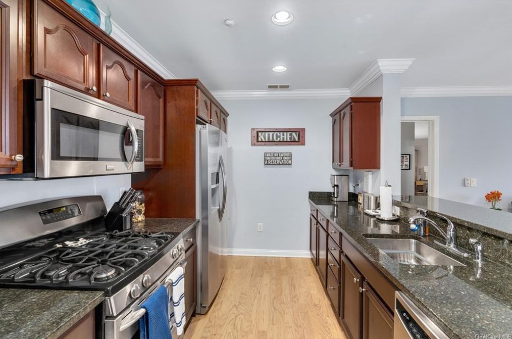 3205 Leeward Dr, Haverstraw NY  10927-2128 exterior