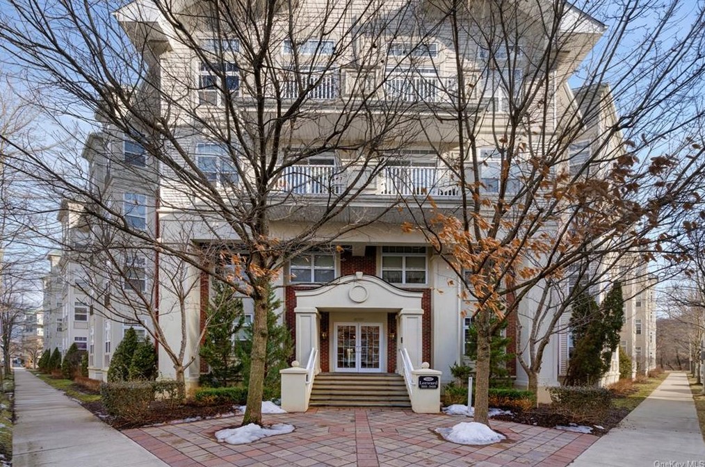 3205 Leeward Dr, Haverstraw NY  10927-2128 exterior
