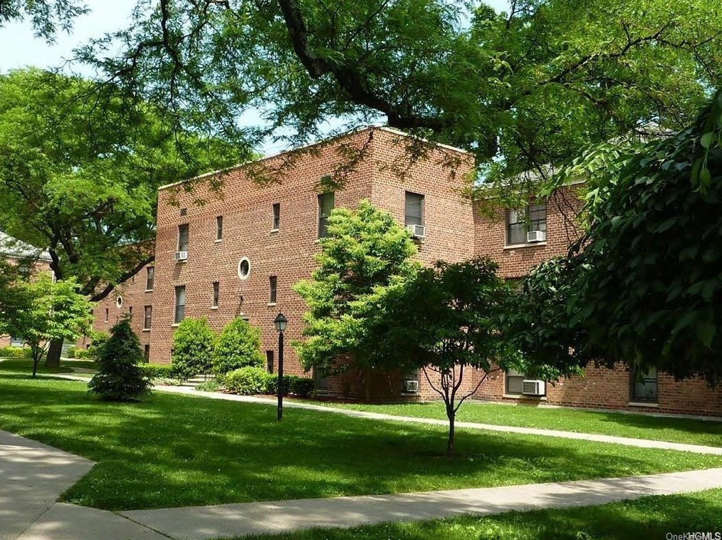 316 Richbell Rd, Mamaroneck NY  10543-3233 exterior