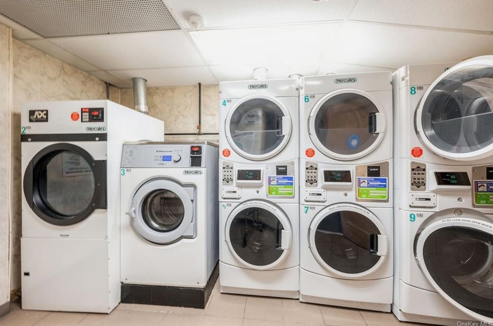 11 Bronx River Rd, Yonkers NY 10704-4460 exterior