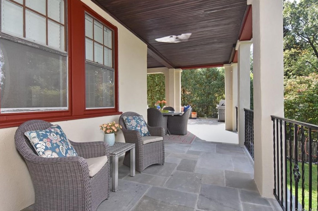 17 Bellair Dr, Dobbs Ferry NY 10522-3503 exterior