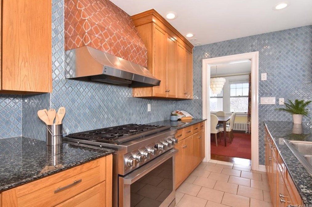 17 Bellair Dr, Dobbs Ferry NY 10522-3503 exterior