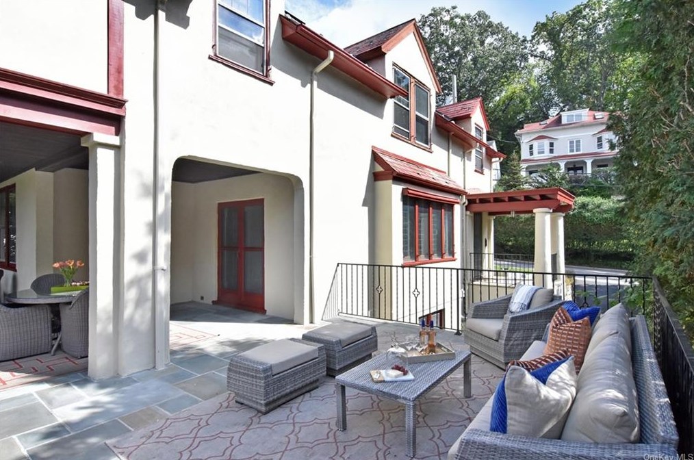 17 Bellair Dr, Dobbs Ferry NY 10522-3503 exterior