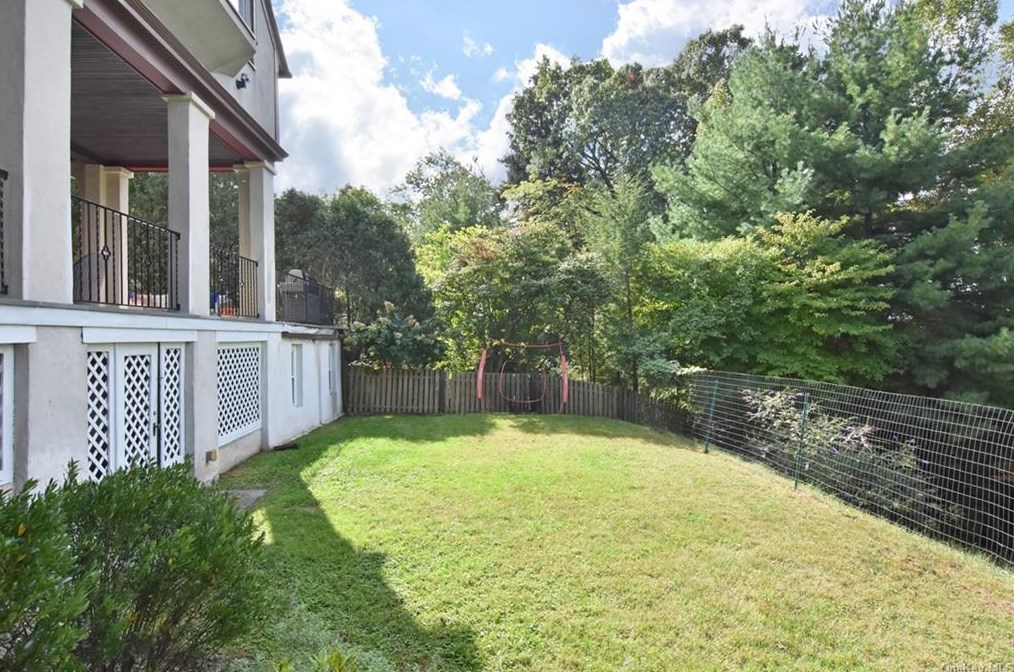 17 Bellair Dr, Dobbs Ferry NY 10522-3503 exterior