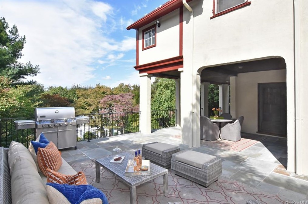 17 Bellair Dr, Dobbs Ferry NY 10522-3503 exterior