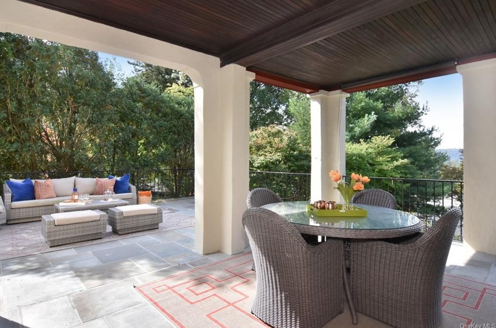 17 Bellair Dr, Dobbs Ferry NY 10522-3503 exterior