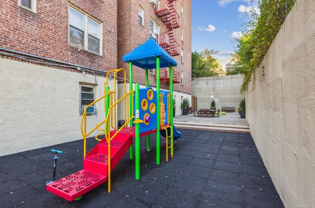 6725 Clyde St, Flushing NY  11375-4056 exterior