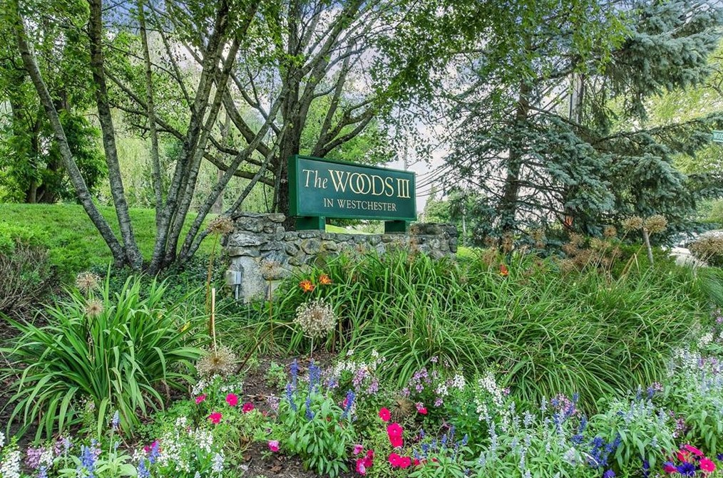 15 Villa Dr, Peekskill NY 10566-4939 exterior