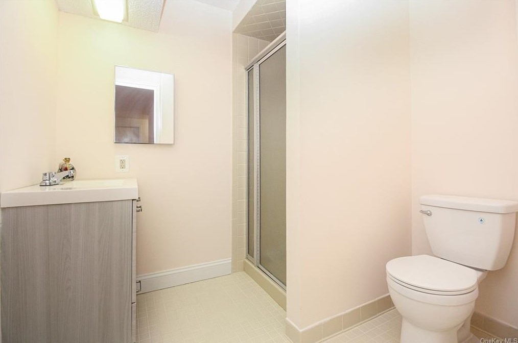 15 Villa Dr, Peekskill NY 10566-4939 exterior