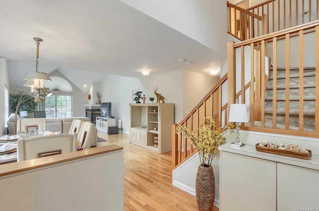 8 Apple Hill Ln, Peekskill NY  10566-4869 exterior