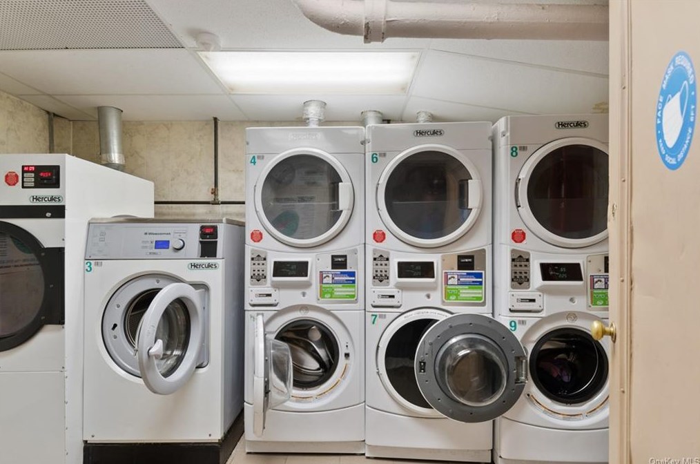 11 Bronx River Rd, Yonkers NY 10704-4460 exterior