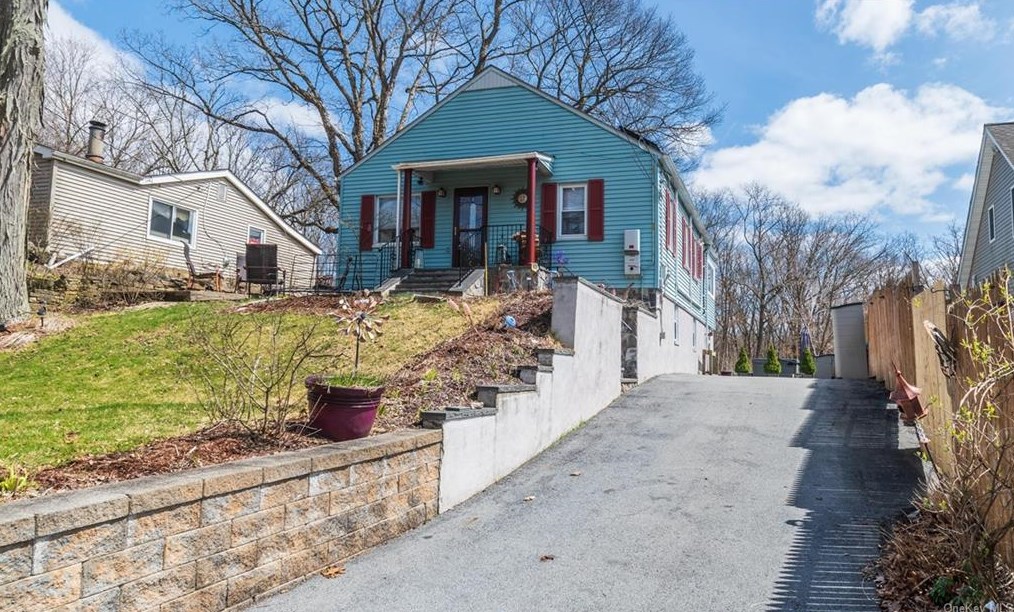 1230 Mombasha Rd, Monroe NY  10950-5615 exterior