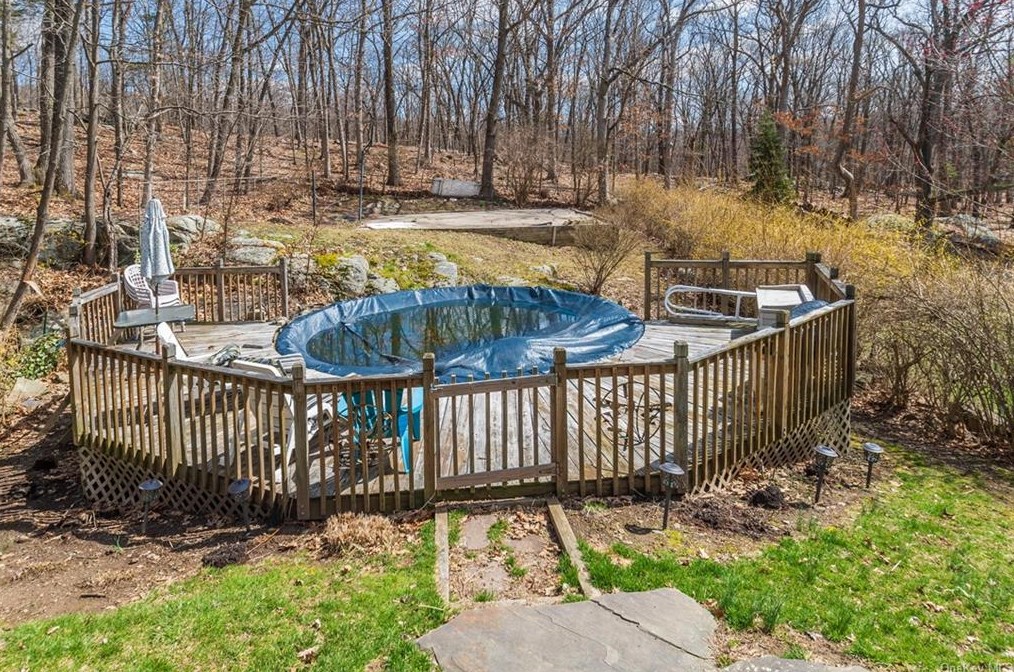 1230 Mombasha Rd, Monroe NY 10950-5323 exterior