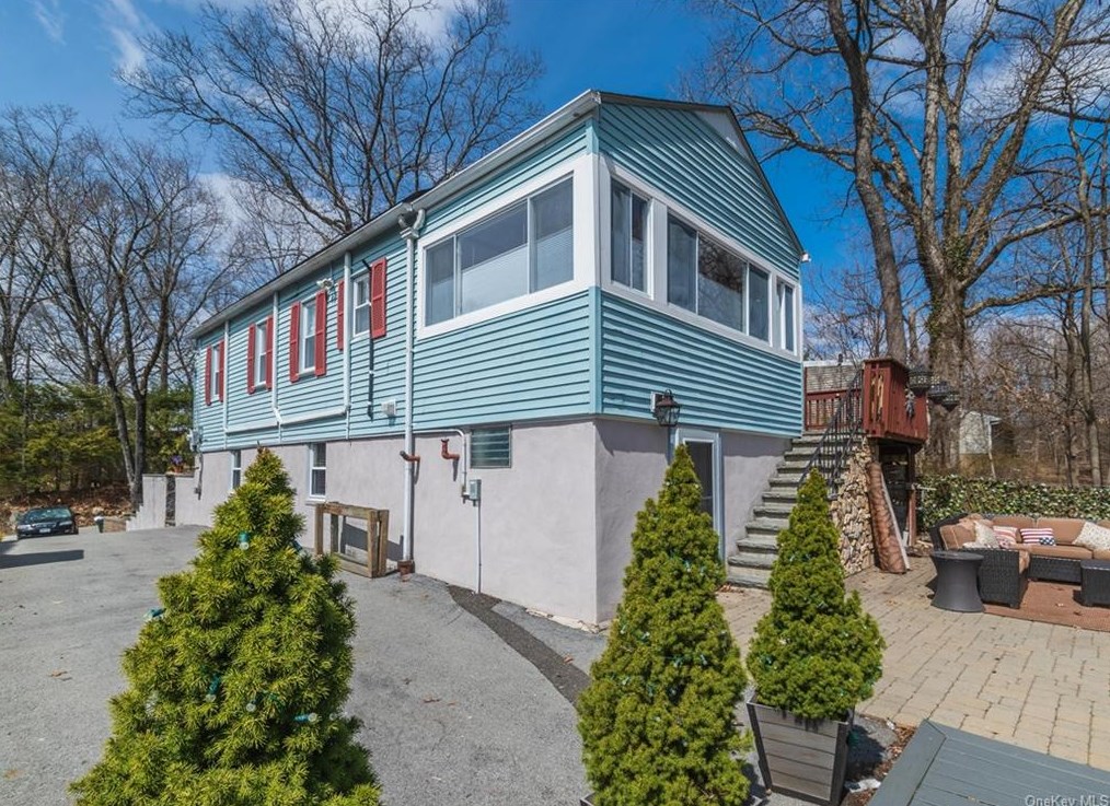 1230 Mombasha Rd, Monroe NY 10950-5323 exterior