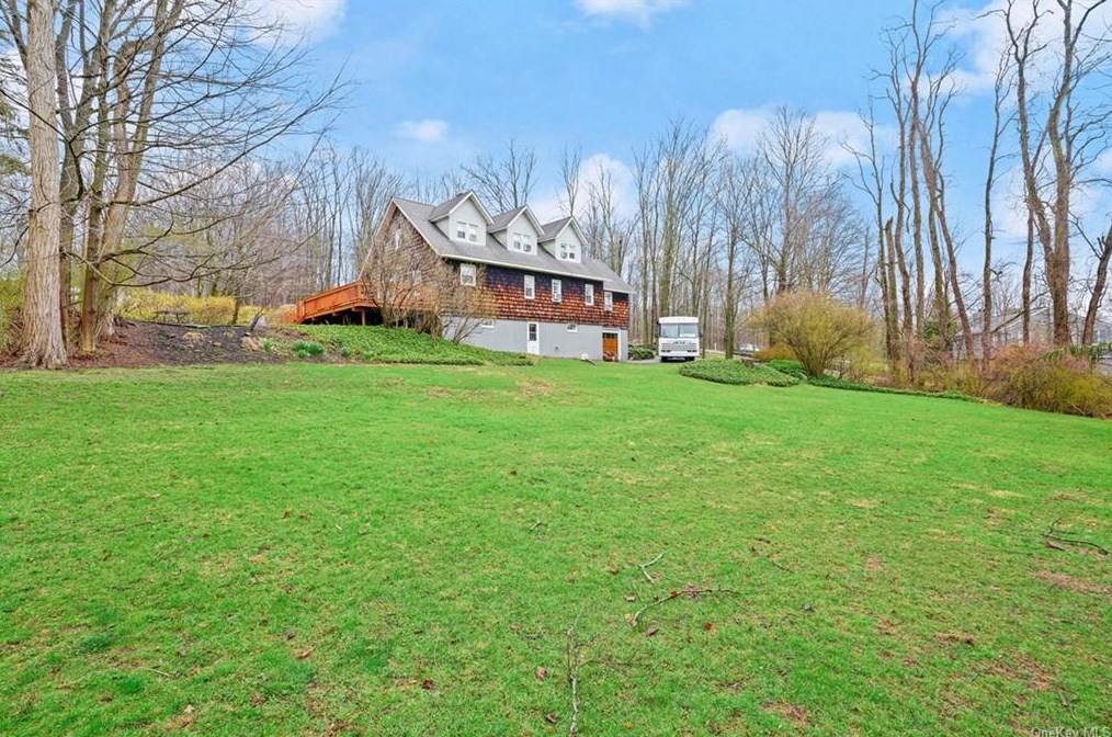 157 Rte 100, Katonah NY  10536-3238 exterior