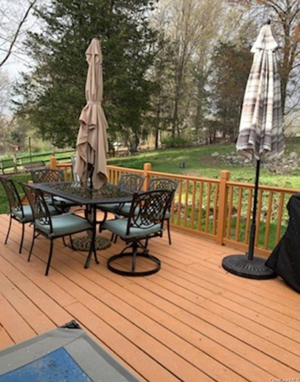 5 Ft Worth Pl, Monroe NY 10950-2302 exterior