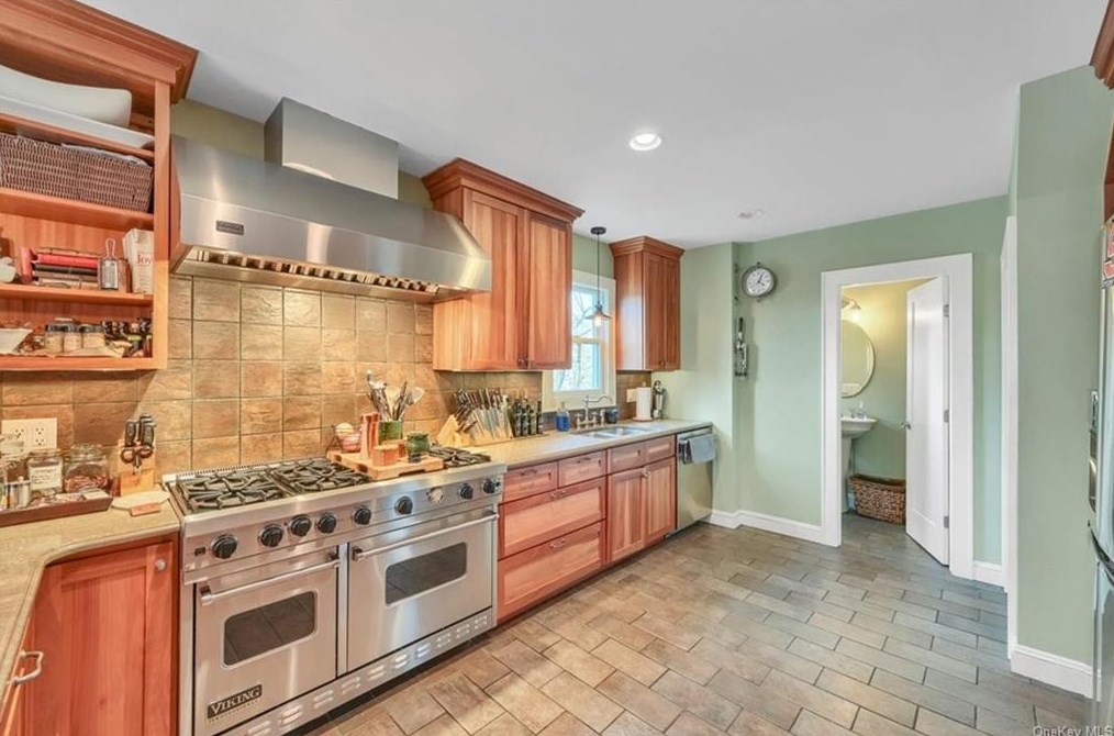 1340 Longview Ave, Peekskill NY  10566-4825 exterior