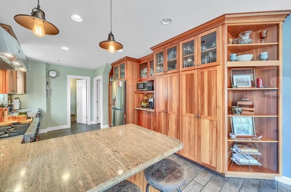 1340 Longview Ave, Peekskill NY  10566-4825 exterior