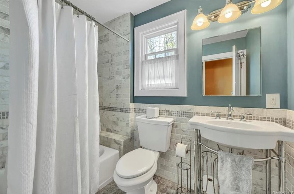 1340 Longview Ave, Peekskill NY  10566-4825 exterior