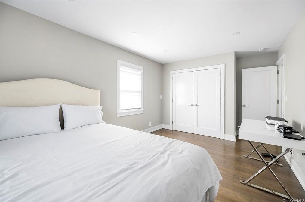 204 Hickory Grove Dr, Larchmont NY  10538-1408 exterior