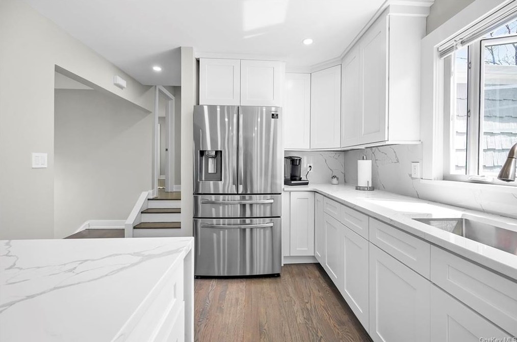 204 Hickory Grove Dr, Larchmont NY  10538-1408 exterior