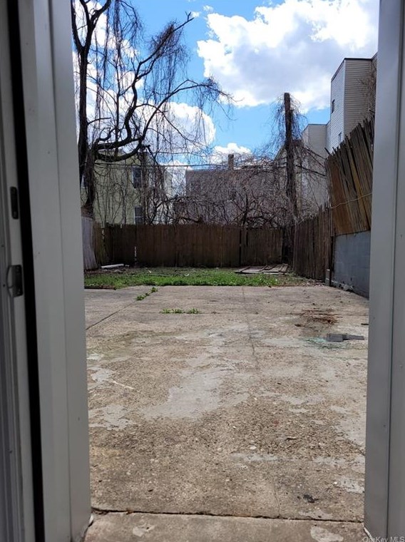 160 Elm St, Yonkers NY  10701-3932 exterior