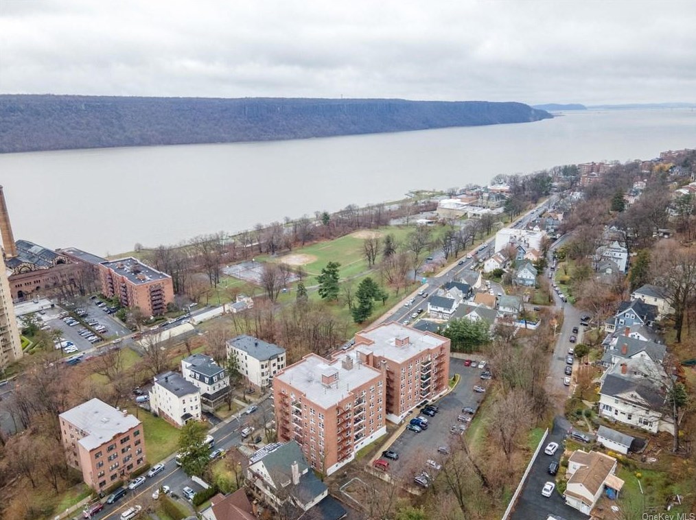 440 Warburton Ave, Yonkers NY 10701-1803 exterior