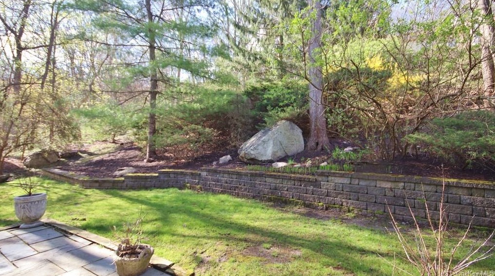 1 Deer Ridge Rd, Mount Kisco NY  10549-4202 exterior