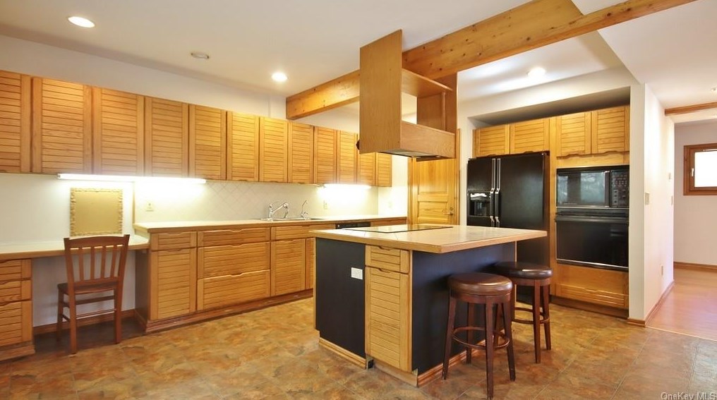 1 Deer Ridge Rd, Mount Kisco NY  10549-4202 exterior
