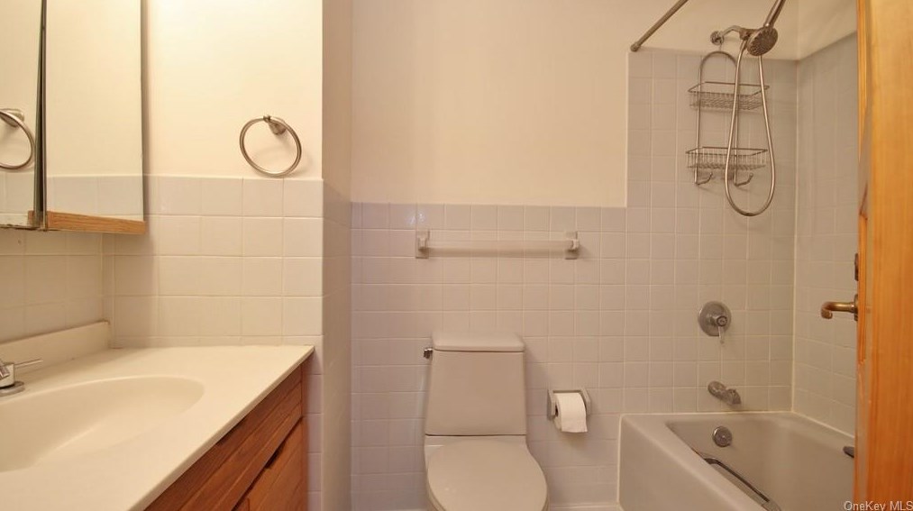 1 Deer Ridge Rd, Mount Kisco NY  10549-4202 exterior