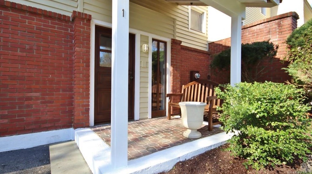 1 Deer Ridge Rd, Mount Kisco NY  10549-4202 exterior