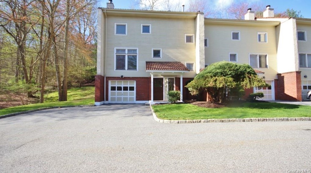 1 Deer Ridge Rd, Mount Kisco NY  10549-4200 exterior