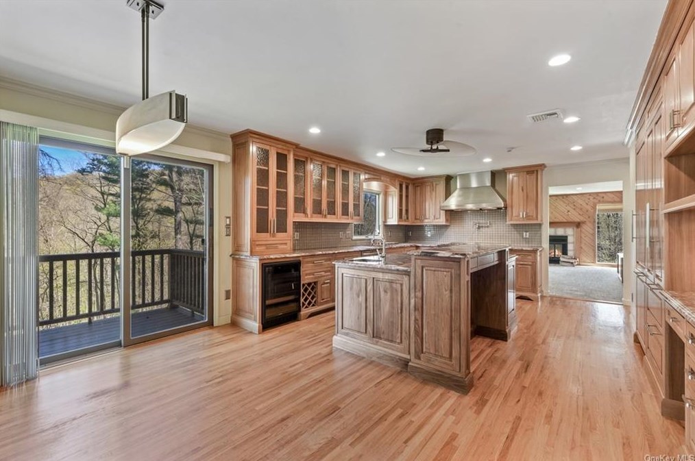 38 Deer Trak Ln, Goldens Bridge NY 10526-1207 exterior