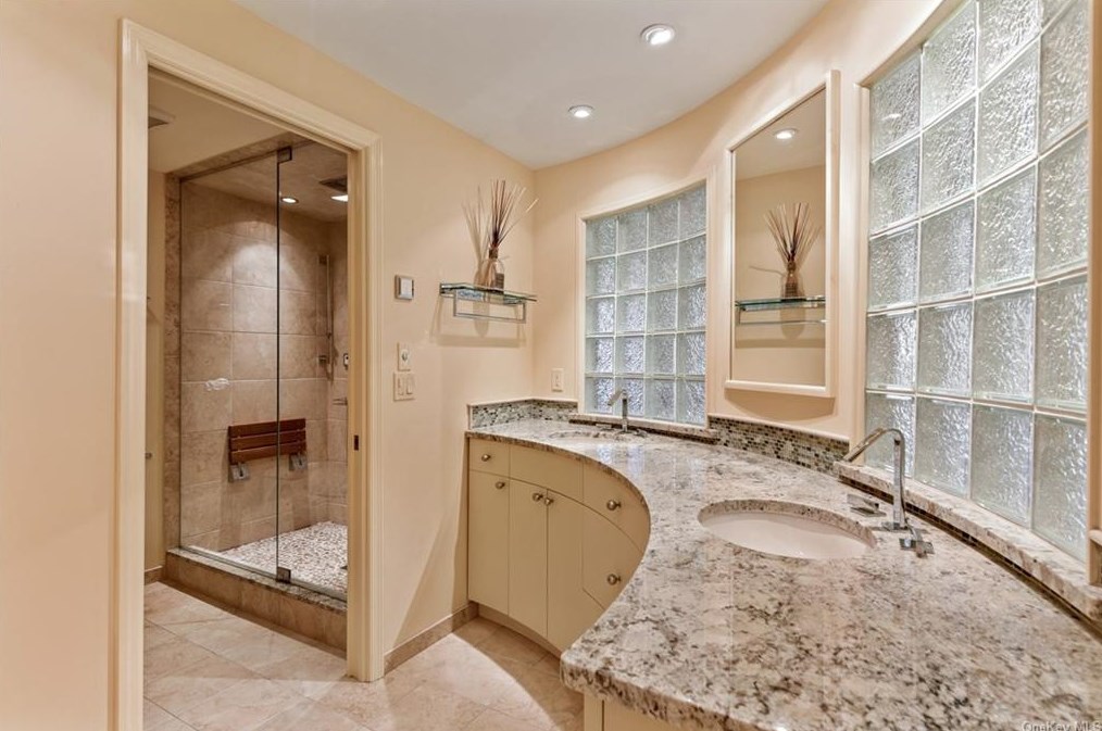 38 Deer Trak Ln, Goldens Bridge NY 10526-1207 exterior