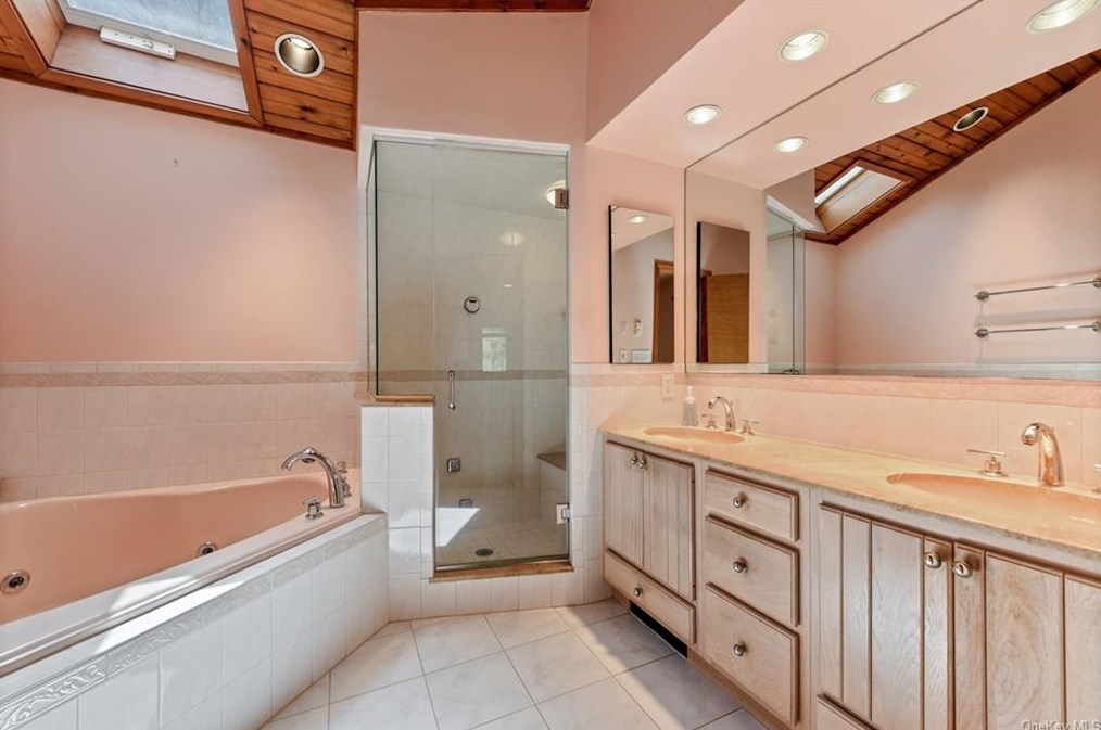 38 Deer Trak Ln, Goldens Bridge NY 10526-1207 exterior