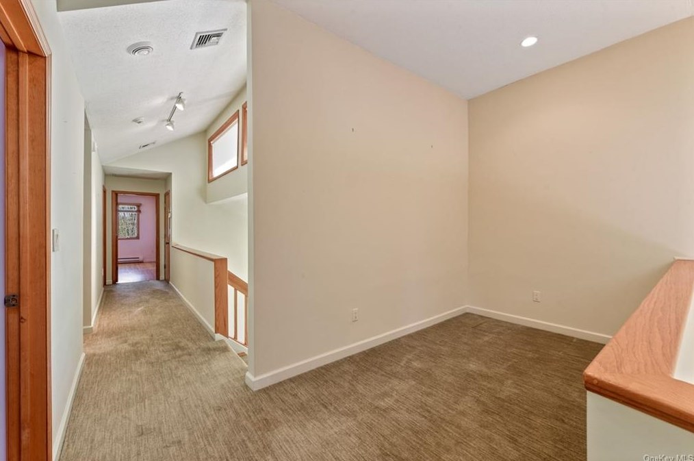 38 Deer Trak Ln, Goldens Bridge NY 10526-1207 exterior