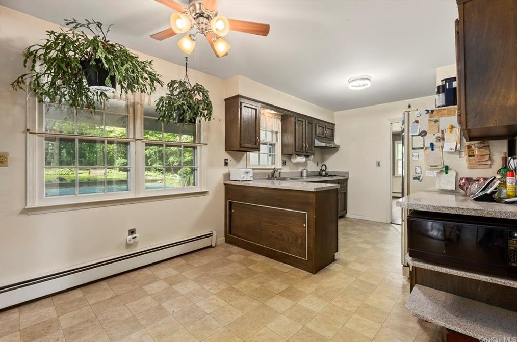 8 Lalli Dr, Katonah NY  10536-3132 exterior