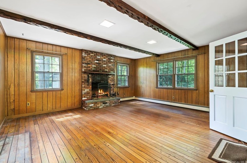 8 Lalli Dr, Katonah NY  10536-3132 exterior