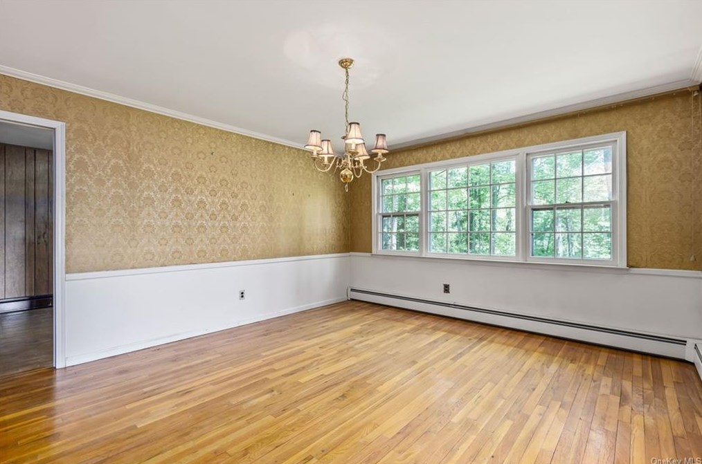 8 Lalli Dr, Katonah NY  10536-3132 exterior