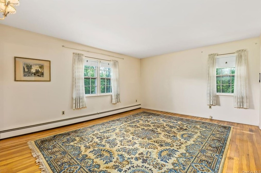 8 Lalli Dr, Katonah NY  10536-3132 exterior