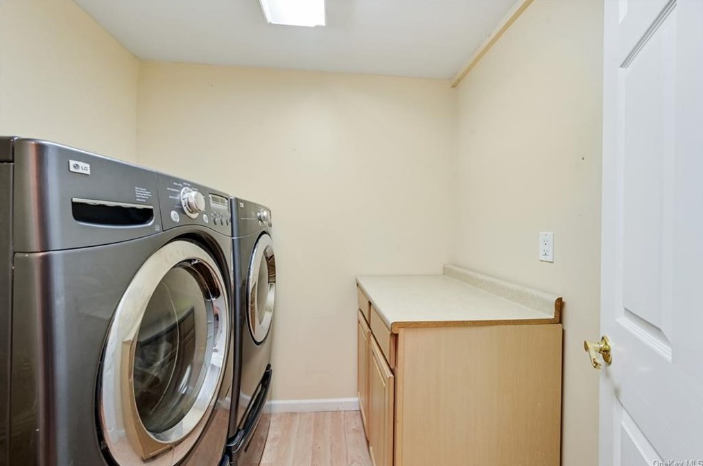 7 Continental Dr, Newburgh NY  12553-5607 exterior