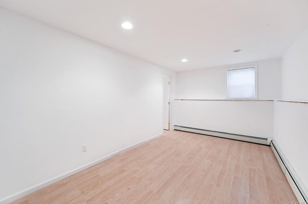 7 Continental Dr, Newburgh NY  12553-5607 exterior