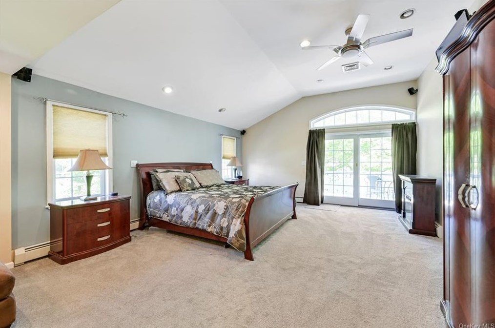 7 Continental Dr, Newburgh NY  12553-5607 exterior