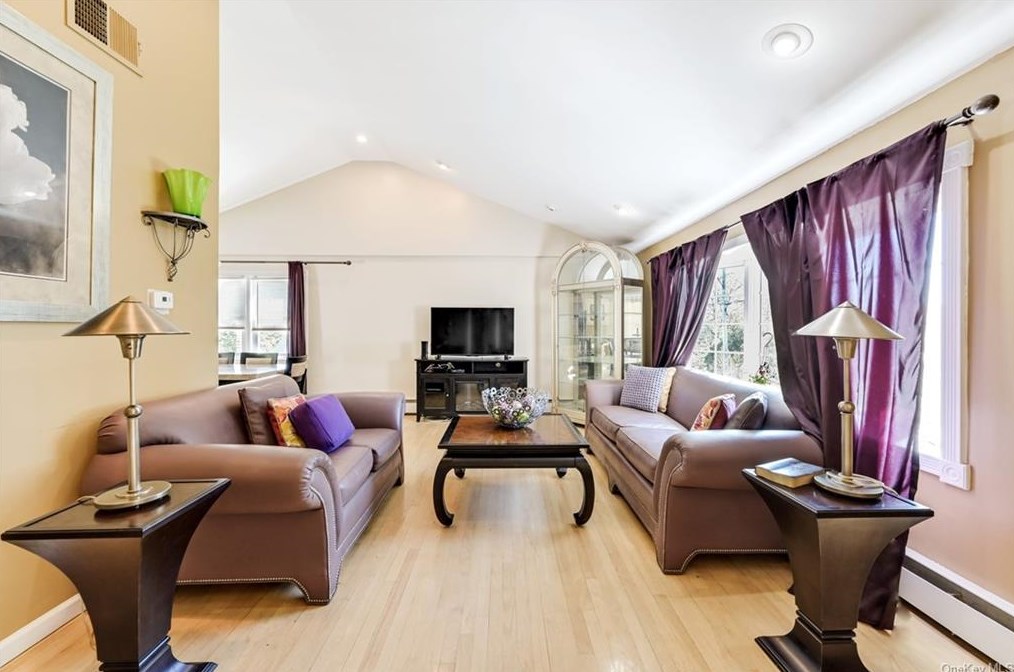 7 Continental Dr, Newburgh NY  12553-5607 exterior