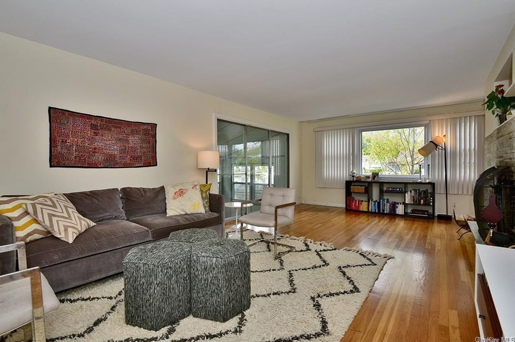 265 Barry Ave, Mamaroneck NY  10543-2827 exterior