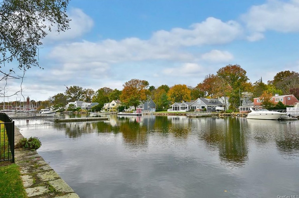 265 Barry Ave, Mamaroneck NY  10543-2827 exterior