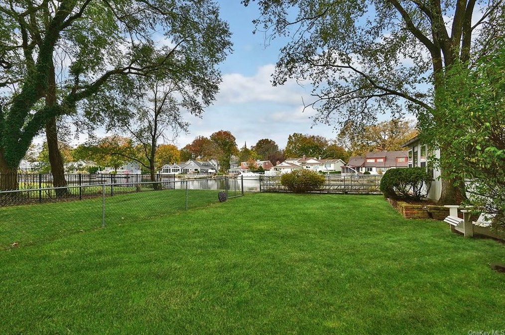 265 Barry Ave, Mamaroneck NY  10543-2827 exterior