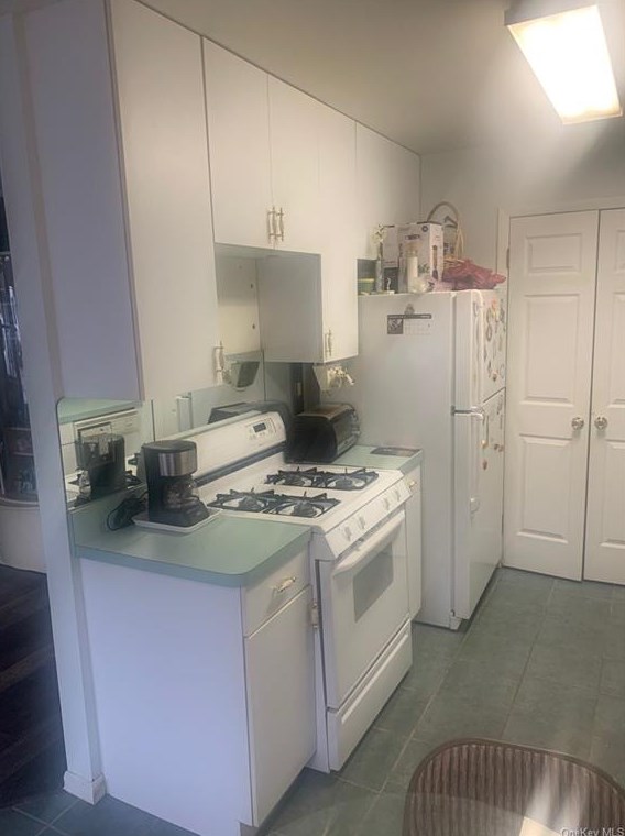 218 Hubert Humphrey Dr, Chestnut Ridge NY  10977-6720 exterior